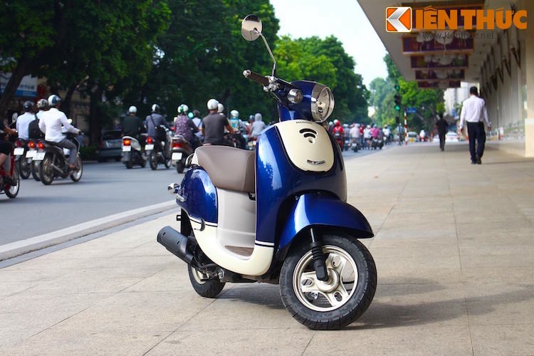 Xuất hiện lần đầu vào năm 2002,  chiếc scooter 50cc Honda Giorno là một mẫu xe cỡ nhỏ, được thiết kế chủ yếu hướng tới nữ giới để di chuyển trong các đô thị lớn.